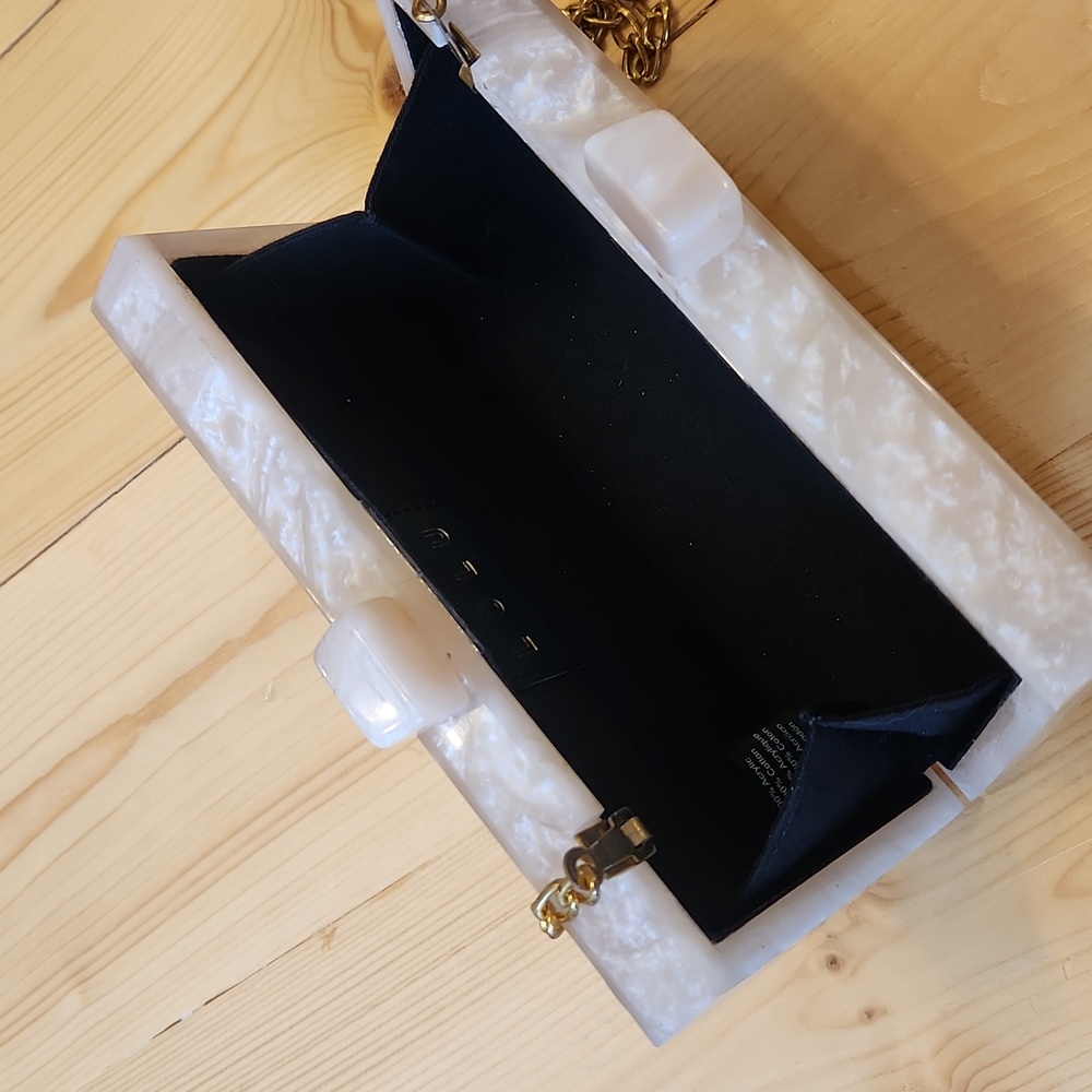 LULU NYC Wifey Acrylic Clutch Purse Gold Chain Strap - Picture 10 of 17